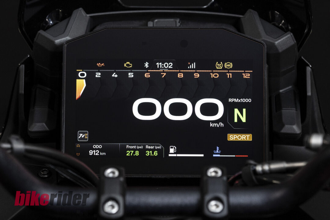 Norton Atlas Digital motorcycle instrument cluster showing speed 0 km/h, gear N, RPM up to 1000s, and ODO 912 km with tire pressures displayed.