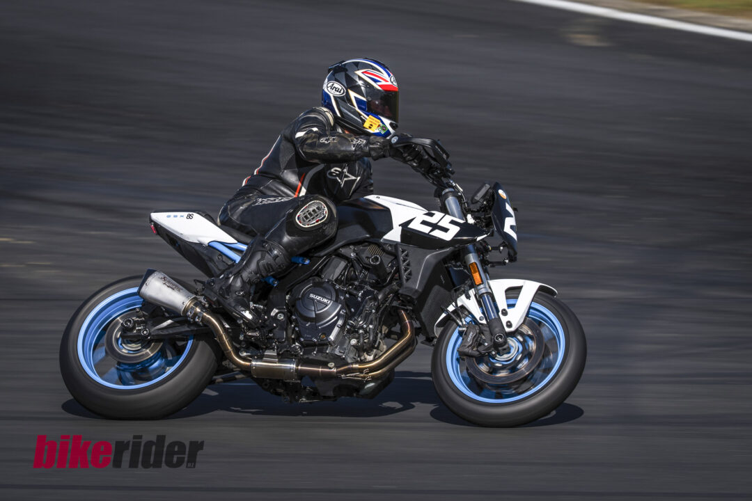 Suzuki GSX-8S racer