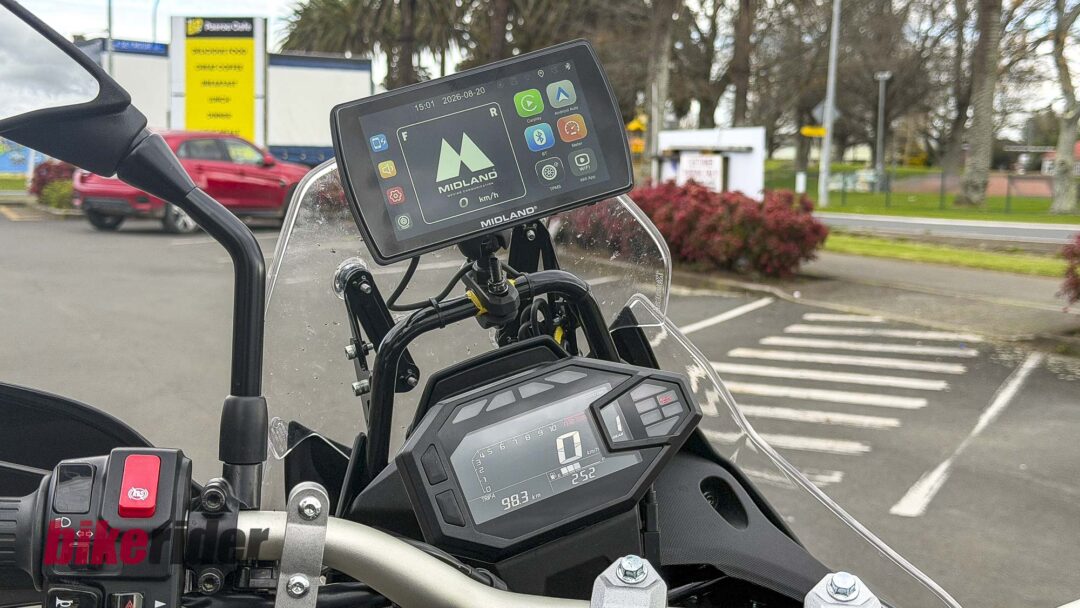 Midland BikePlay Screen fitted to Kawasaki KLE500