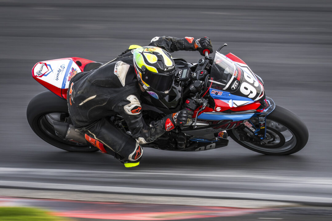 Nixon Frost racing in sportbike class Hampton Downs NZ Suzuki GSX-8R