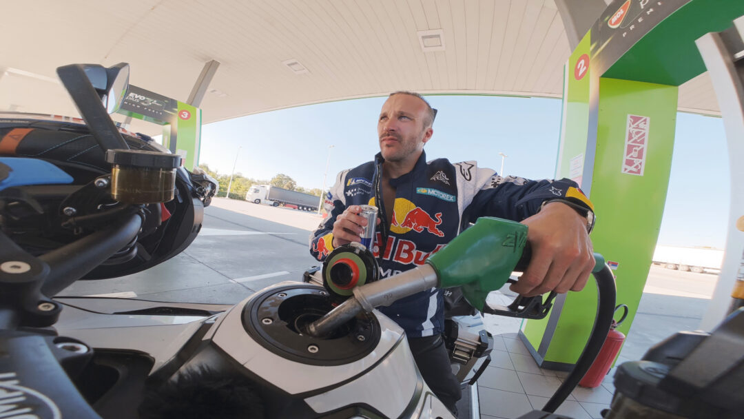 SAM SUNDERLAND’S WORLD RECORD ATTEMPT ENDS IN AUSTRALIAN OUTBACK