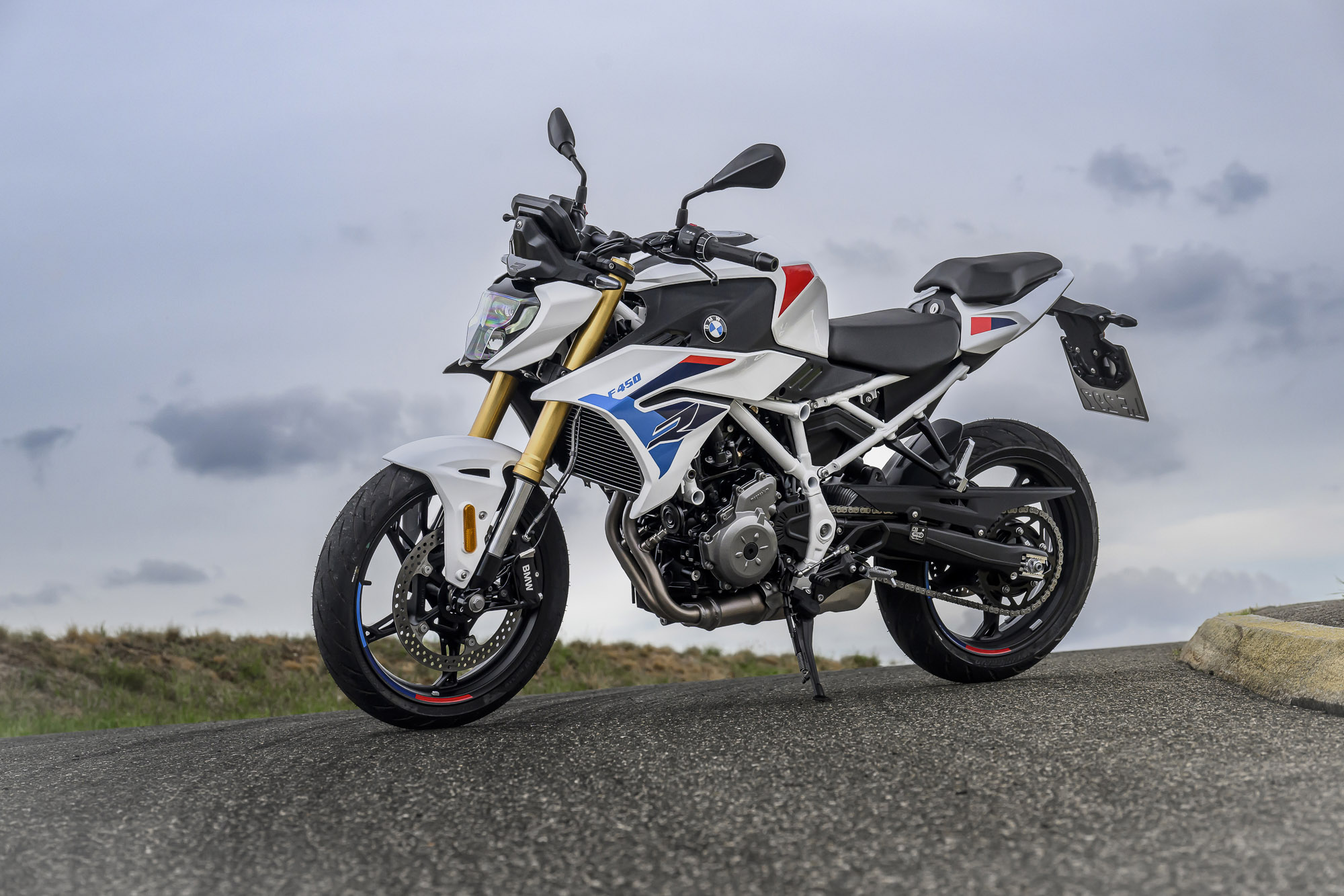 BMW F 450 R in white, blue and red viewed from the front three-quarter angle