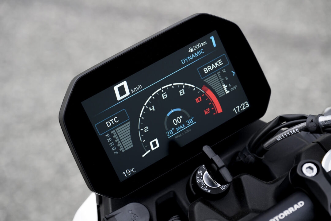 BMW F 450 R TFT instrument display