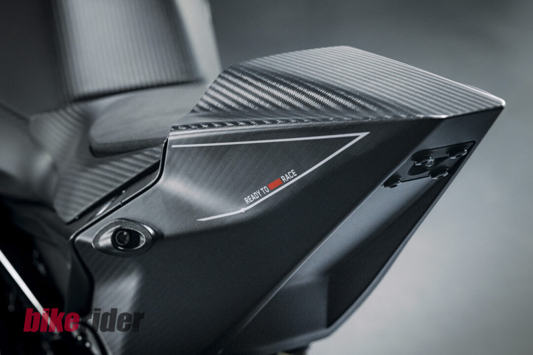 2026 KTM 1390 Super Duke RR Track01174