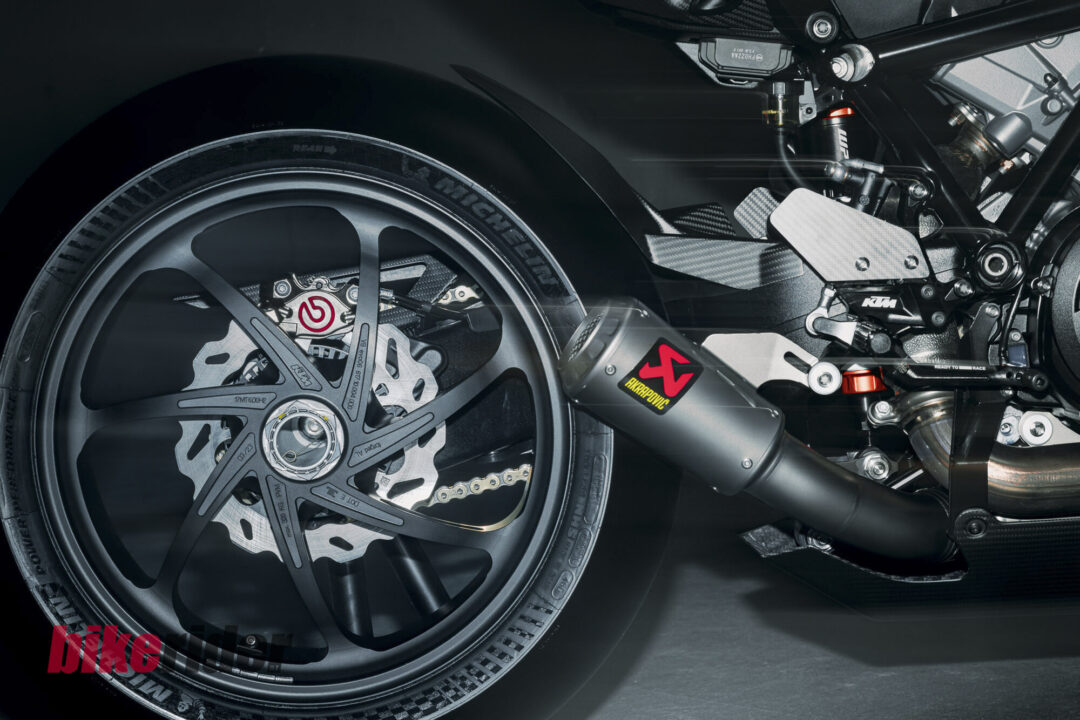2026 KTM 1390 Super Duke RR Track01178