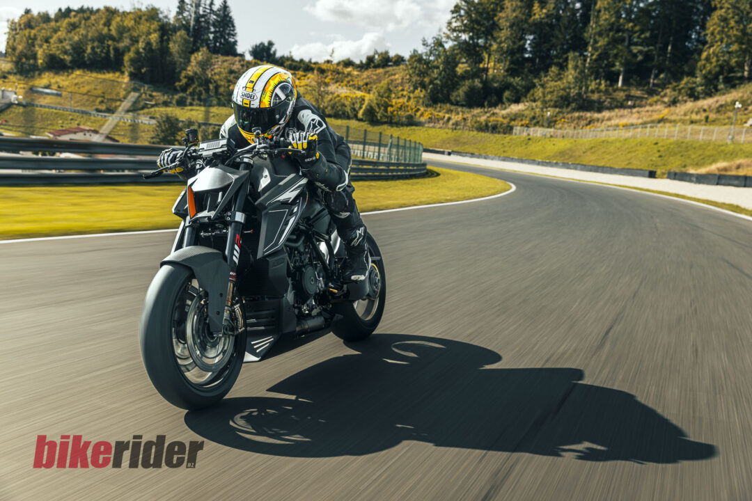 2026 KTM 1390 Super Duke RR Track01191