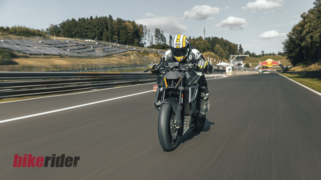 2026 KTM 1390 Super Duke RR Track01195
