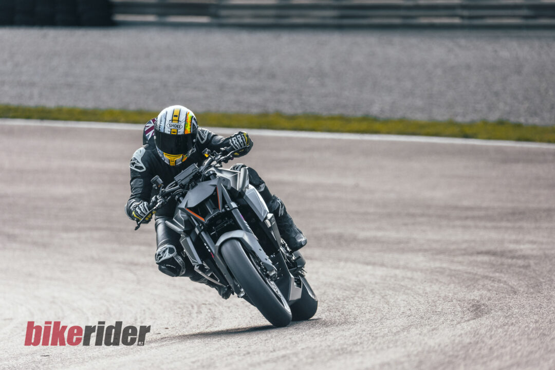 2026 KTM 1390 Super Duke RR Track01199