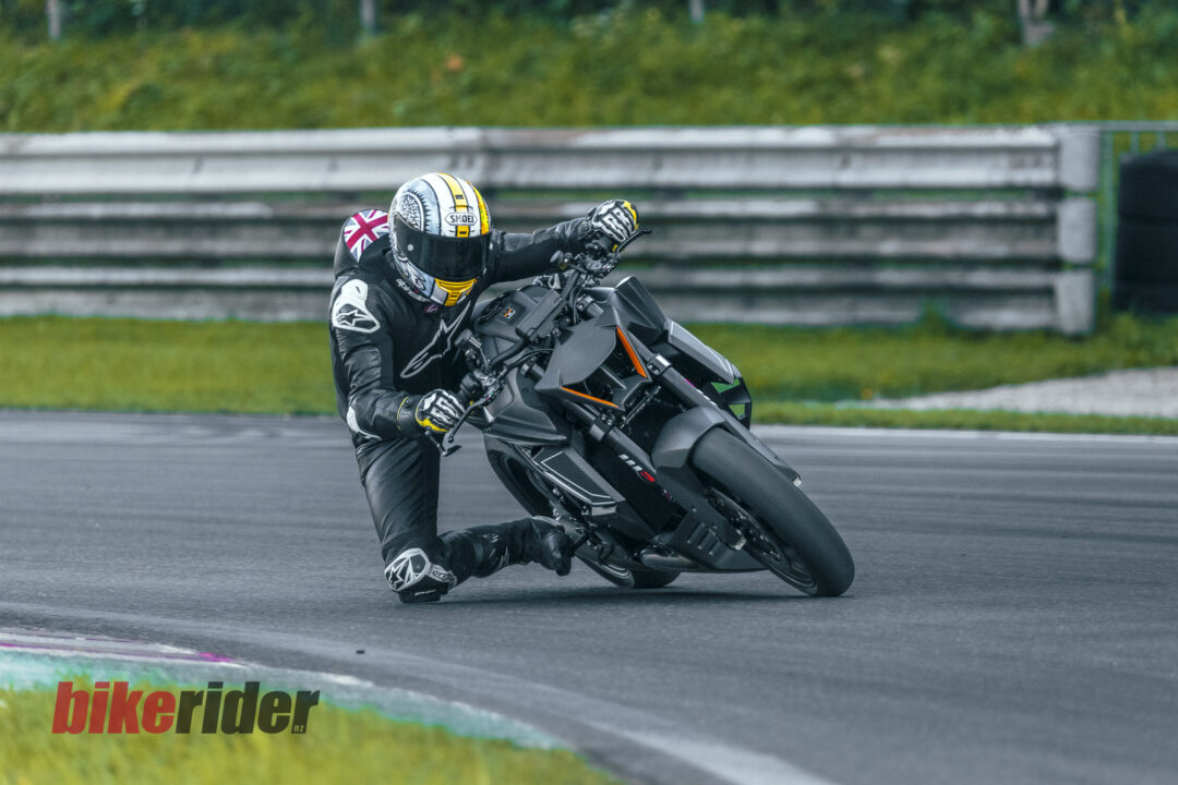 2026 KTM 1390 Super Duke RR Track01205