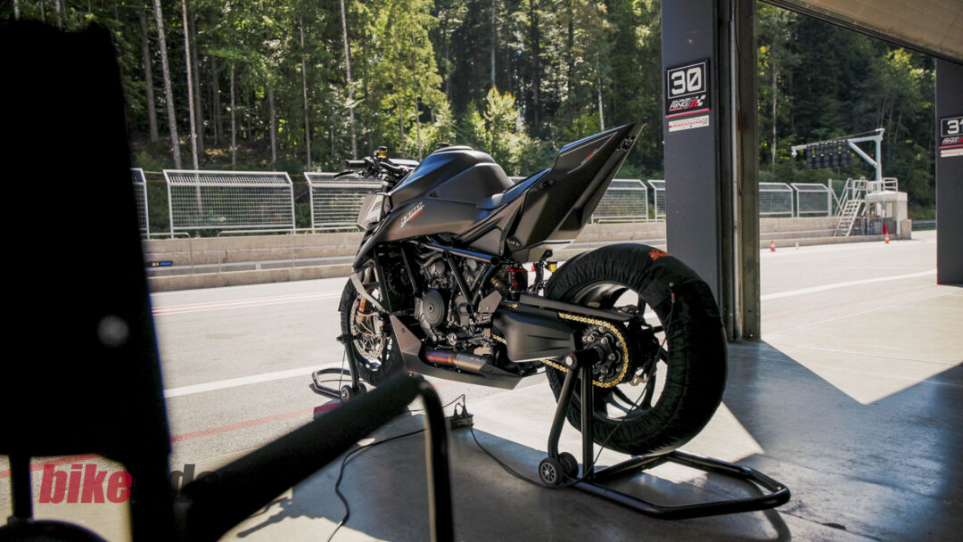 2026 KTM 1390 Super Duke RR Track01215