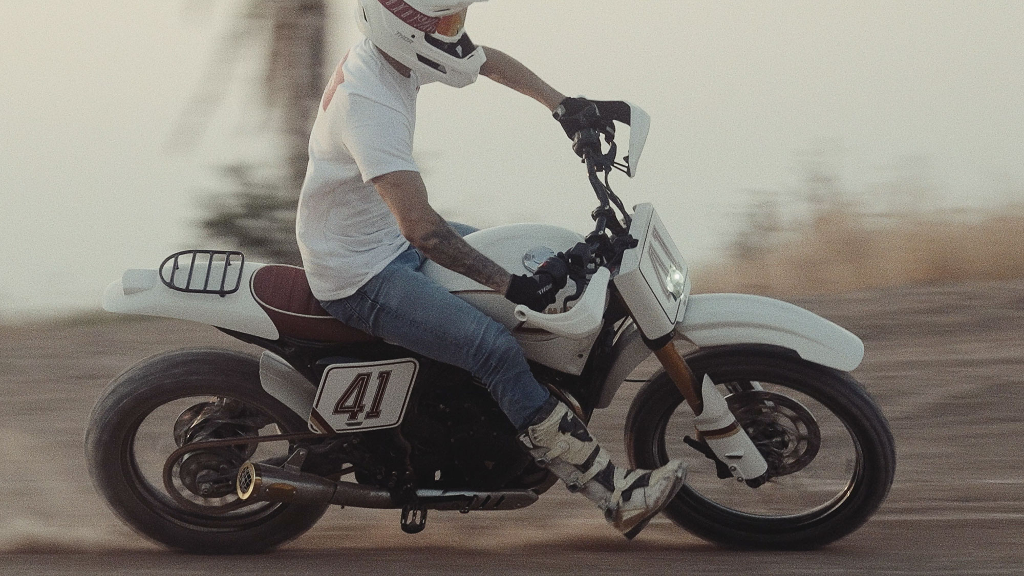 Side-on riding view of Tamarit’s number 41 Scrambler 400 XC
