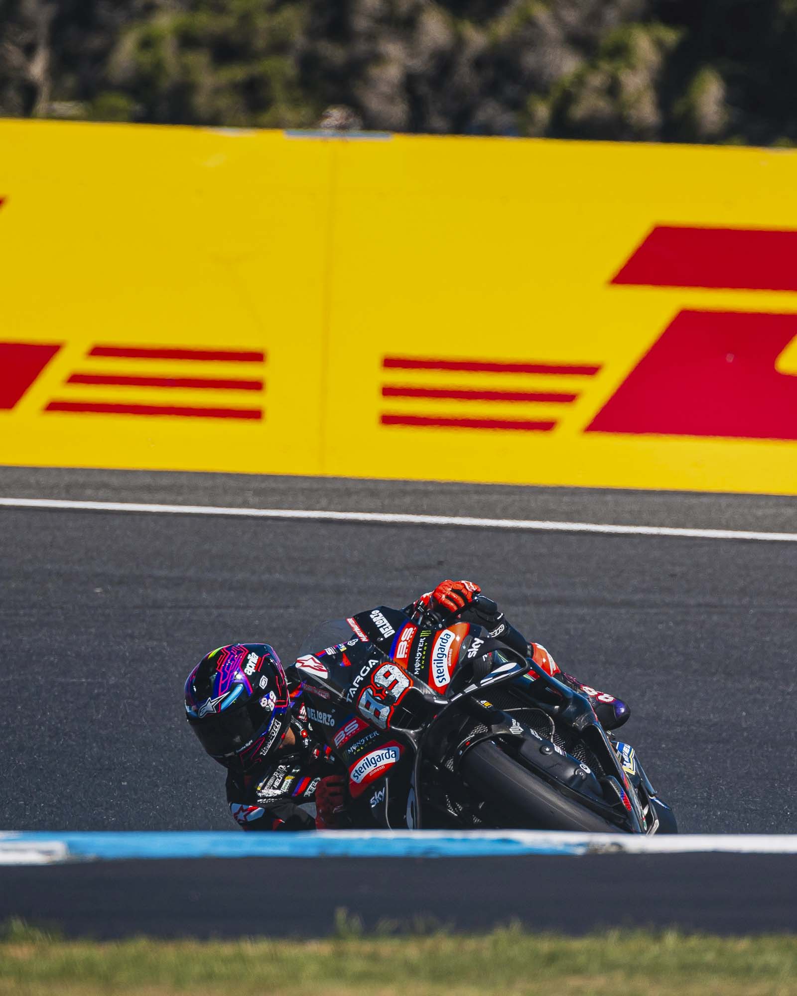 Jorge Martín, The Martinator, cornering on the number 89 Aprilia MotoGP bike at Phillip Island.