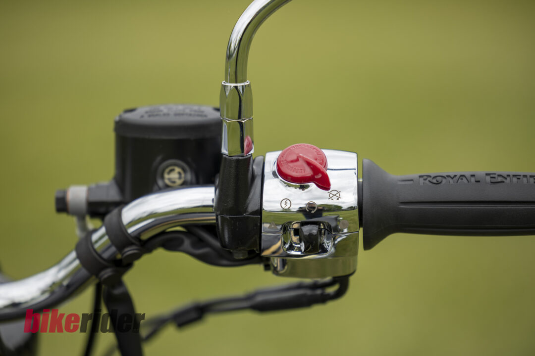 Royal Enfield Bullet 650 in Cannon Black: right switchgear and front brake reservoir